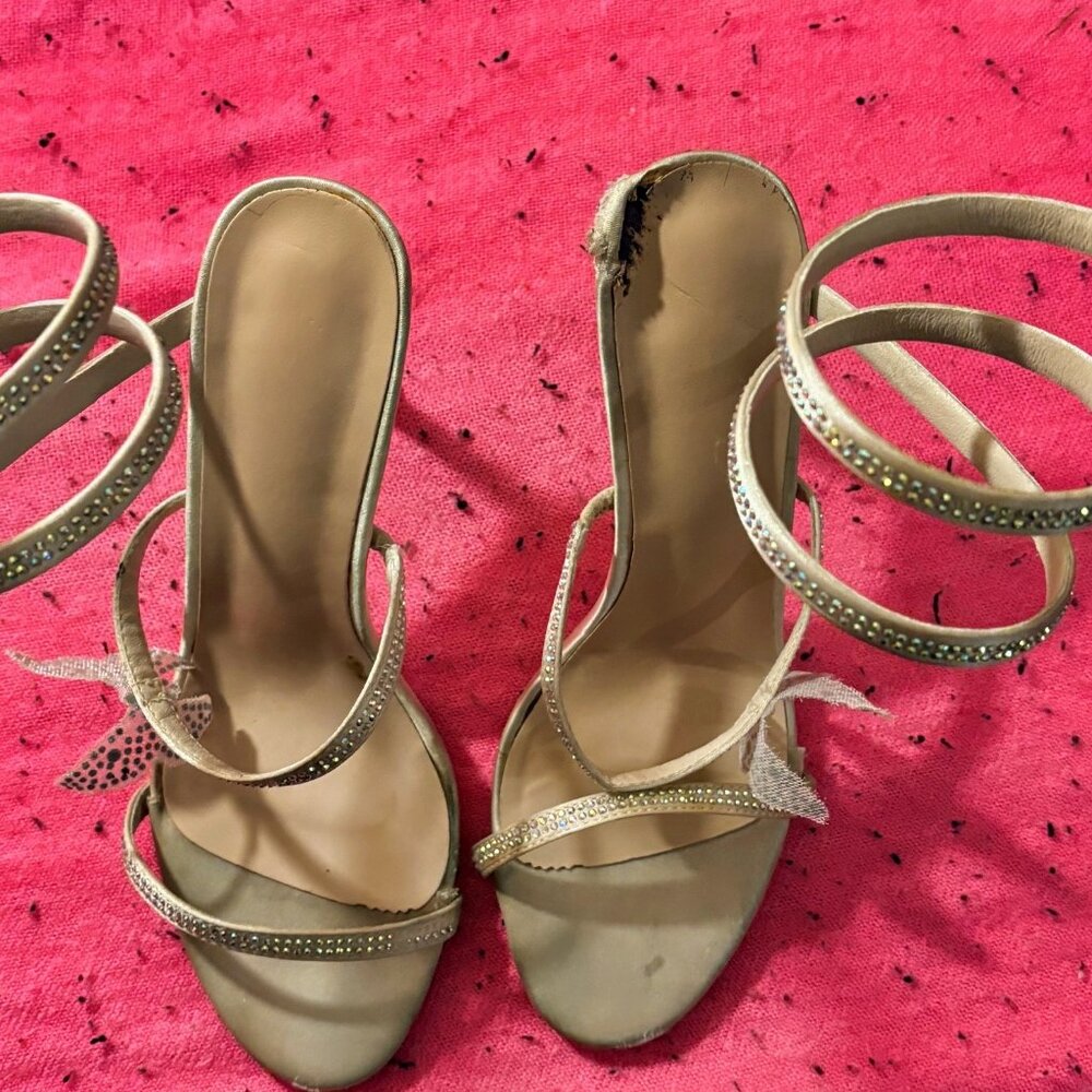 HIGH HEELS